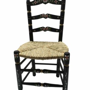 Silla Decorada Estilo Sevillano. Asiento Tejido a Mano con Enea Natural.